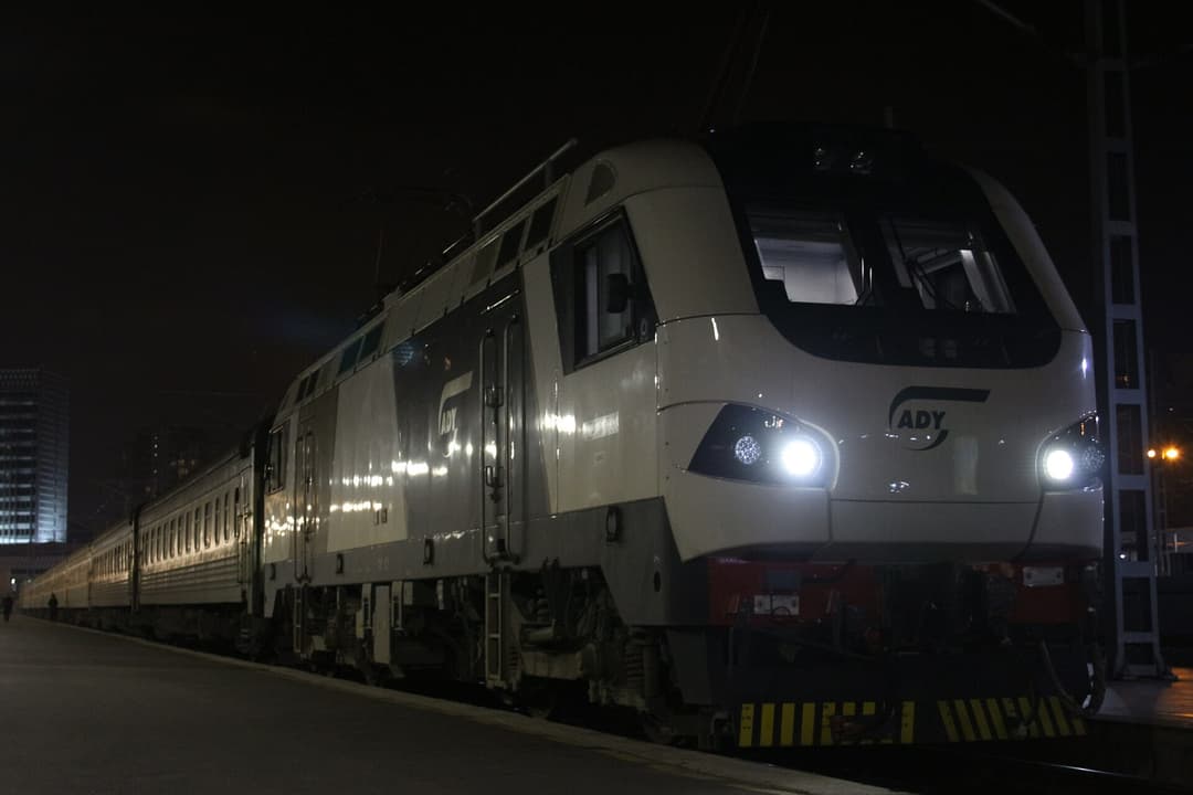 Bakı vağzalında ADY-nin AZ4A elektrovozu