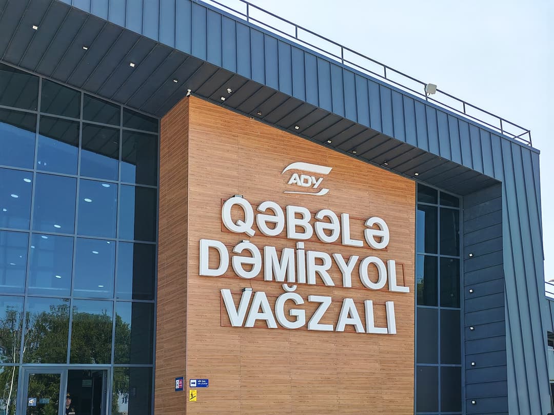 ADY-nin Qəbələ dəmiryol vağzalının binası