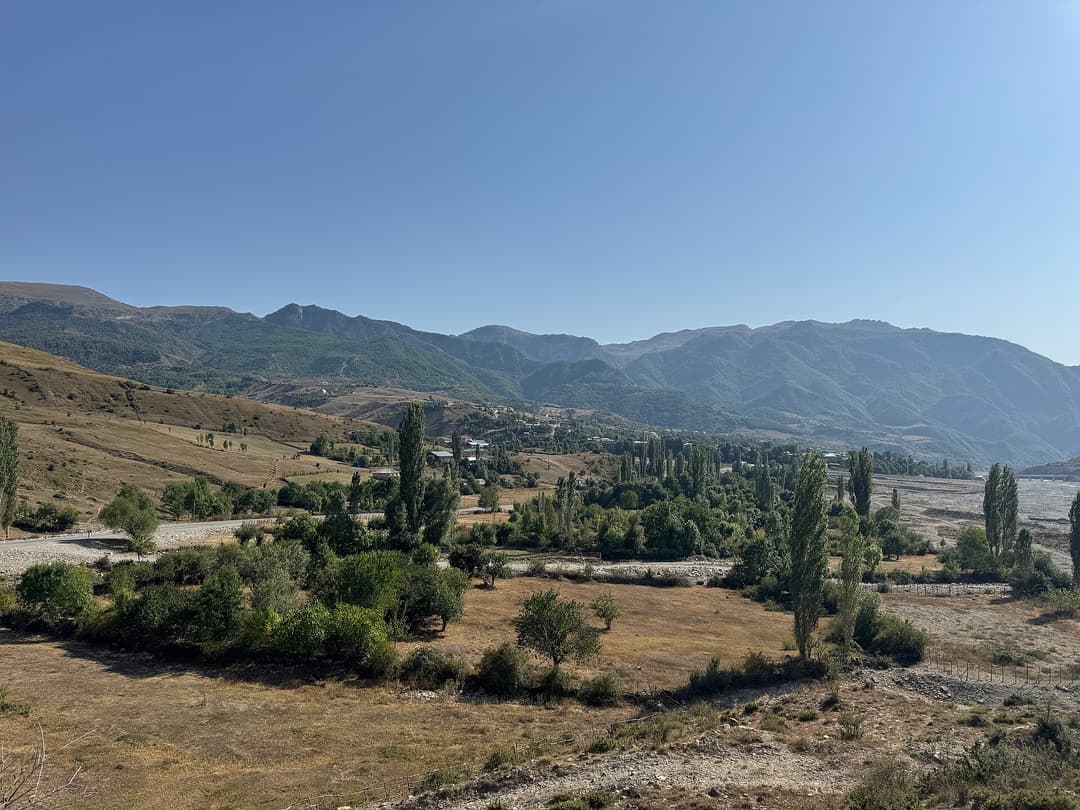 Lahıc və Ərəkit kəndlərinin dağlardan görünüşü, İsmayıllı rayonu